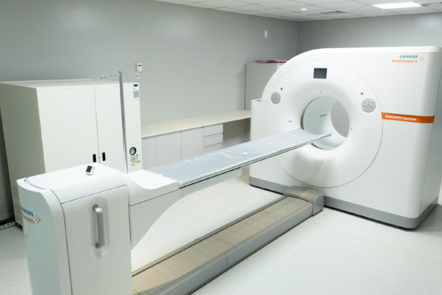 Clinica imagem Ponta Grossa | Imagem máquina de scan e mulher